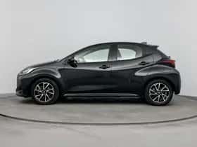 Toyota Yaris (2022) thumbnail 3
