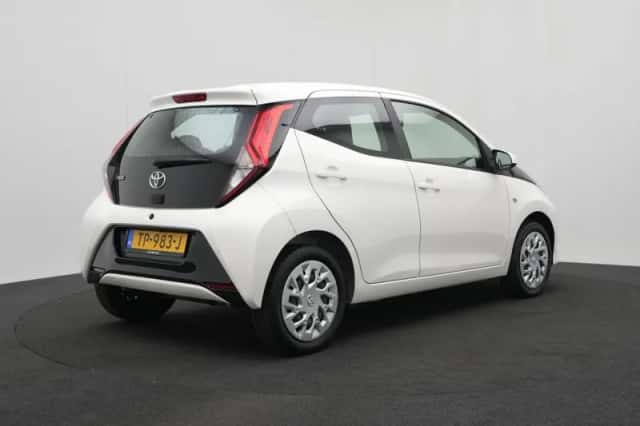 Toyota Aygo (2018) thumbnail 2