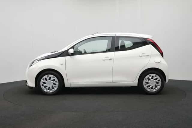 Toyota Aygo (2018) thumbnail 3