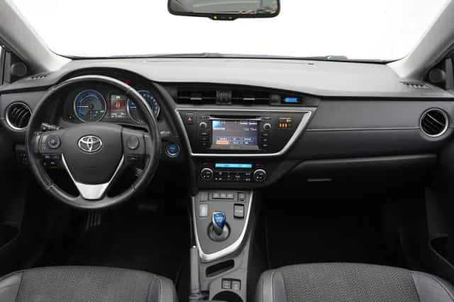 Toyota Auris (2013) thumbnail 6