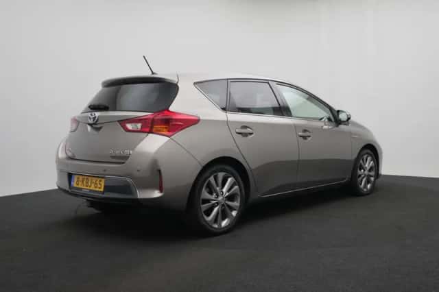 Toyota Auris (2013) thumbnail 2