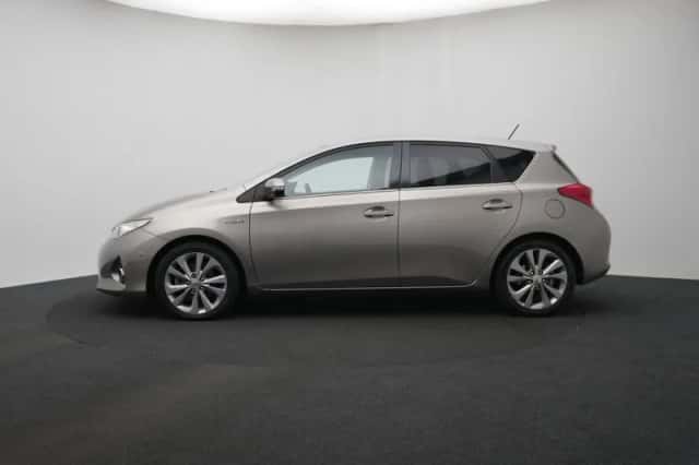 Toyota Auris (2013) thumbnail 3