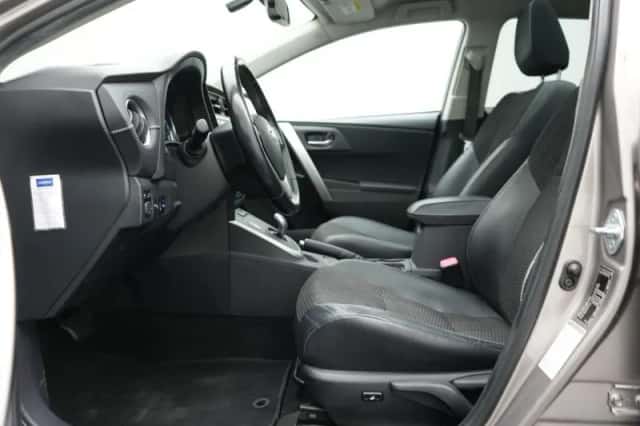 Toyota Auris (2013) thumbnail 4