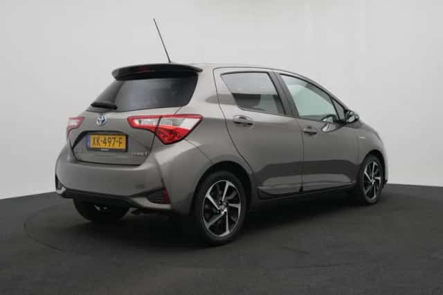 Toyota Yaris (2019) thumbnail 2