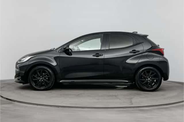 Toyota Yaris (2022) thumbnail 3