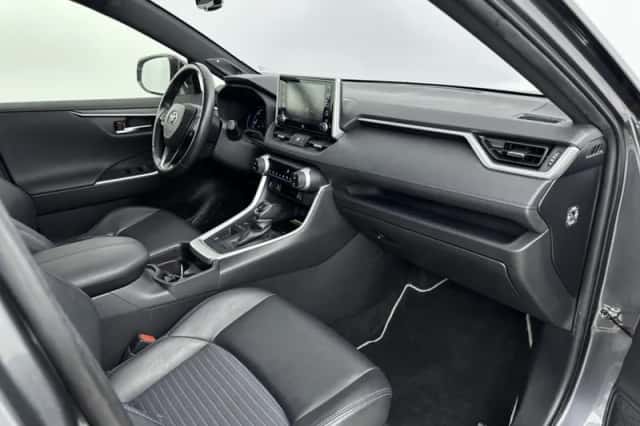 Toyota RAV4 (2021) thumbnail 6
