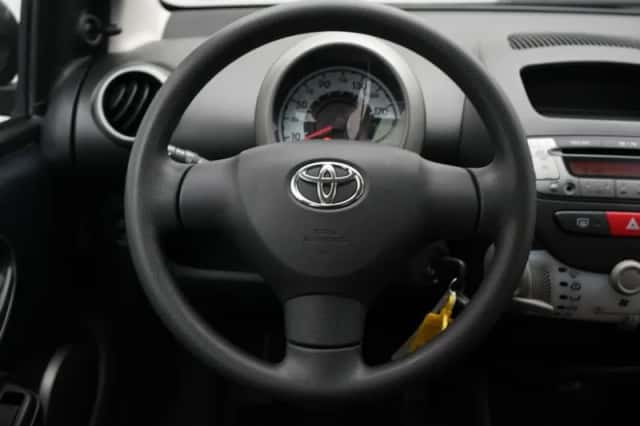 Toyota Aygo (2013) thumbnail 5