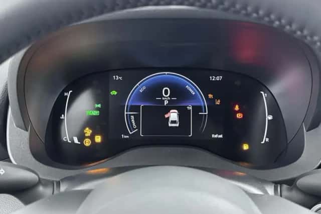 Toyota Yaris_Cross (2025) thumbnail 6