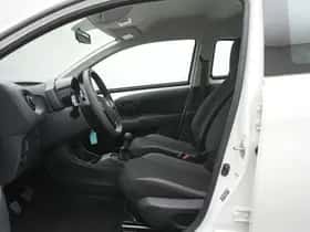 Toyota Aygo (2020) thumbnail 8