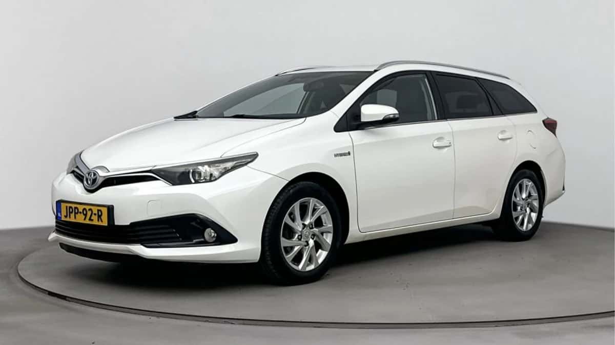 Toyota Auris (2016) — foto 1