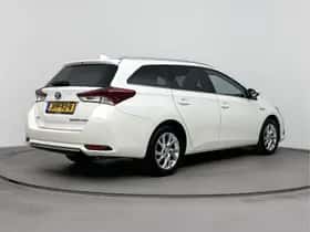 Toyota Auris (2016) thumbnail 2