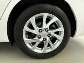 Toyota Auris (2016) thumbnail 20