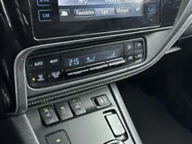 Toyota Auris (2016) thumbnail 8