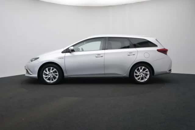 Toyota Auris (2018) thumbnail 3