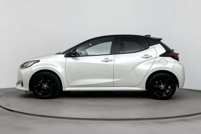Toyota Yaris (2022) thumbnail 3
