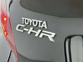 Toyota C-HR (2023) thumbnail 24