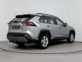 Toyota RAV4 (2021) thumbnail 2