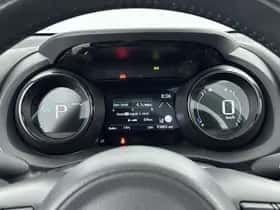 Toyota Yaris (2022) thumbnail 6