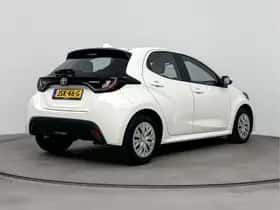 Toyota Yaris (2022) thumbnail 2