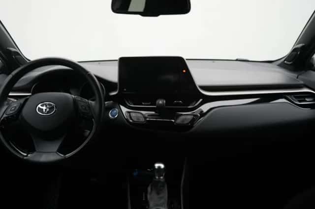 Toyota C-HR (2019) thumbnail 4