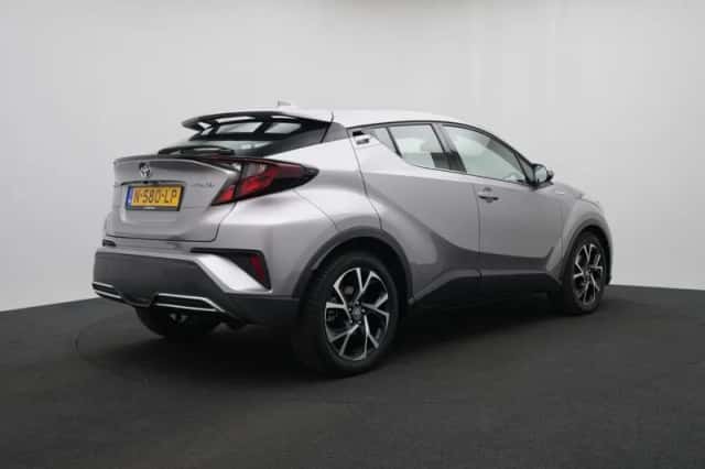 Toyota C-HR (2021) thumbnail 2