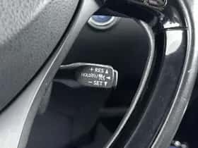 Toyota C-HR (2020) thumbnail 14