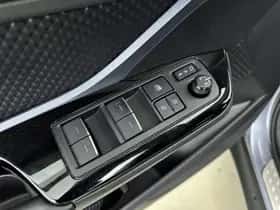 Toyota C-HR (2020) thumbnail 21