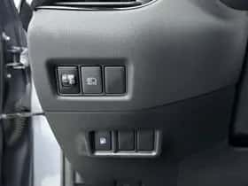 Toyota C-HR (2020) thumbnail 27