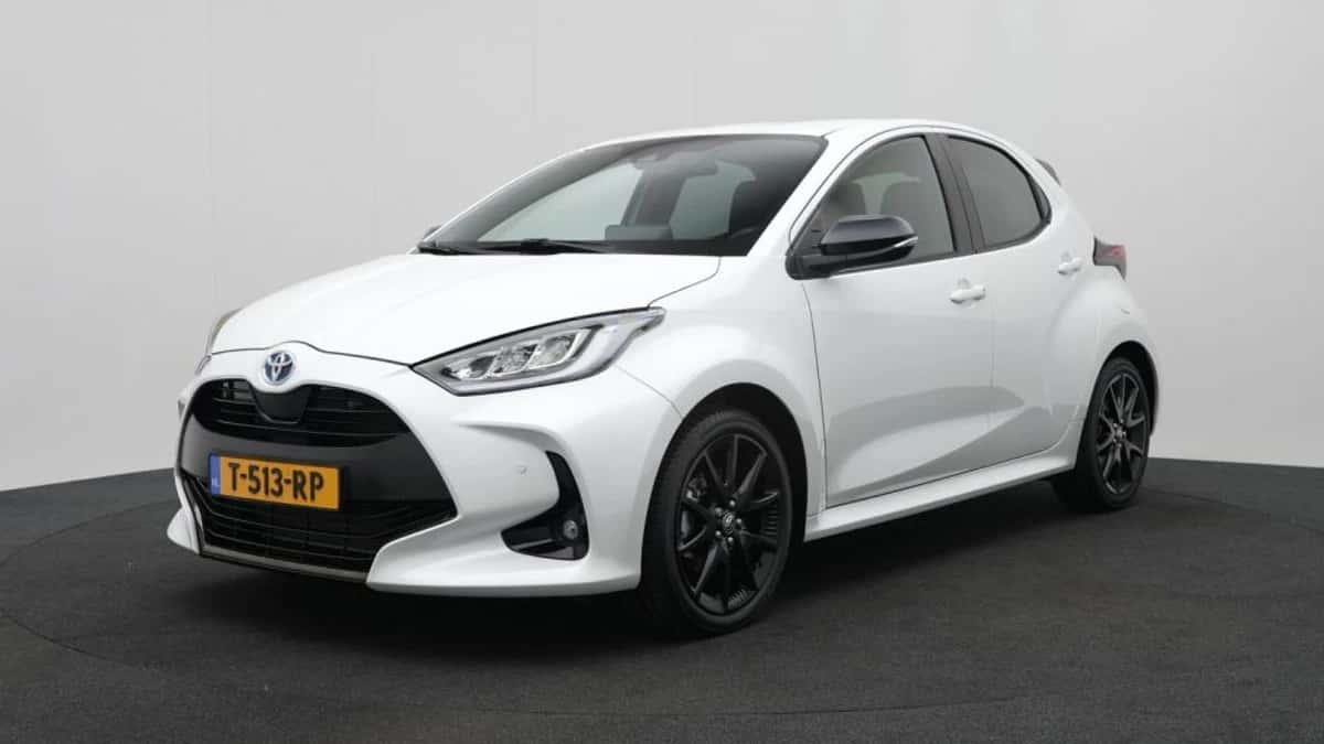 Toyota Yaris (2023) — foto 1