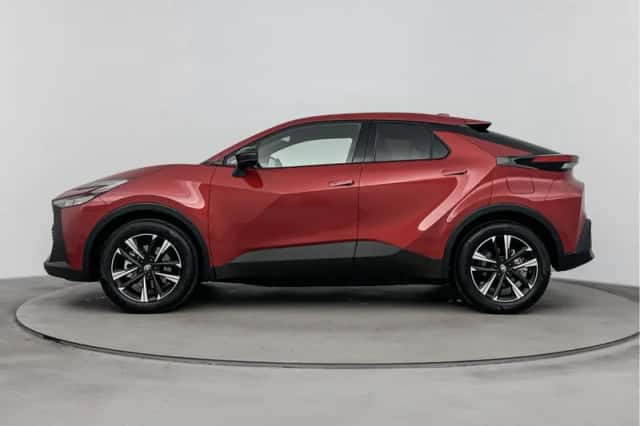 Toyota C-HR (2026) thumbnail 3