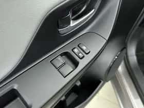 Toyota Yaris (2018) thumbnail 17