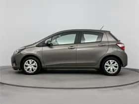 Toyota Yaris (2018) thumbnail 3