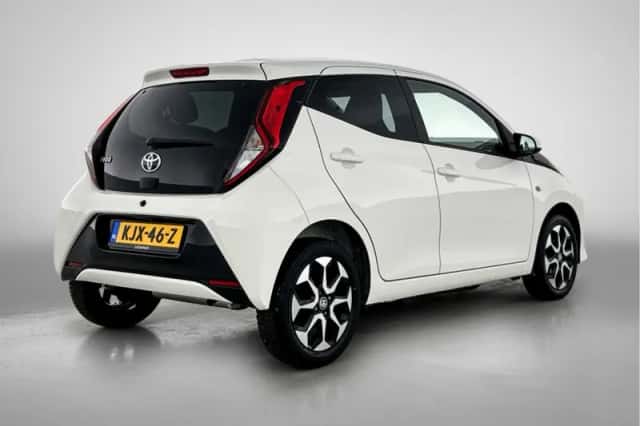 Toyota Aygo (2021) thumbnail 2