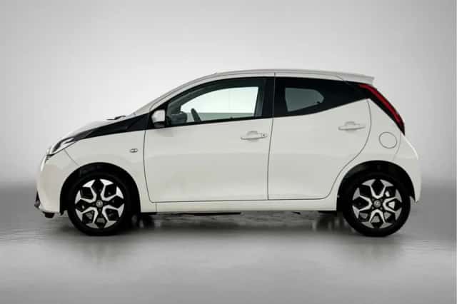 Toyota Aygo (2021) thumbnail 3