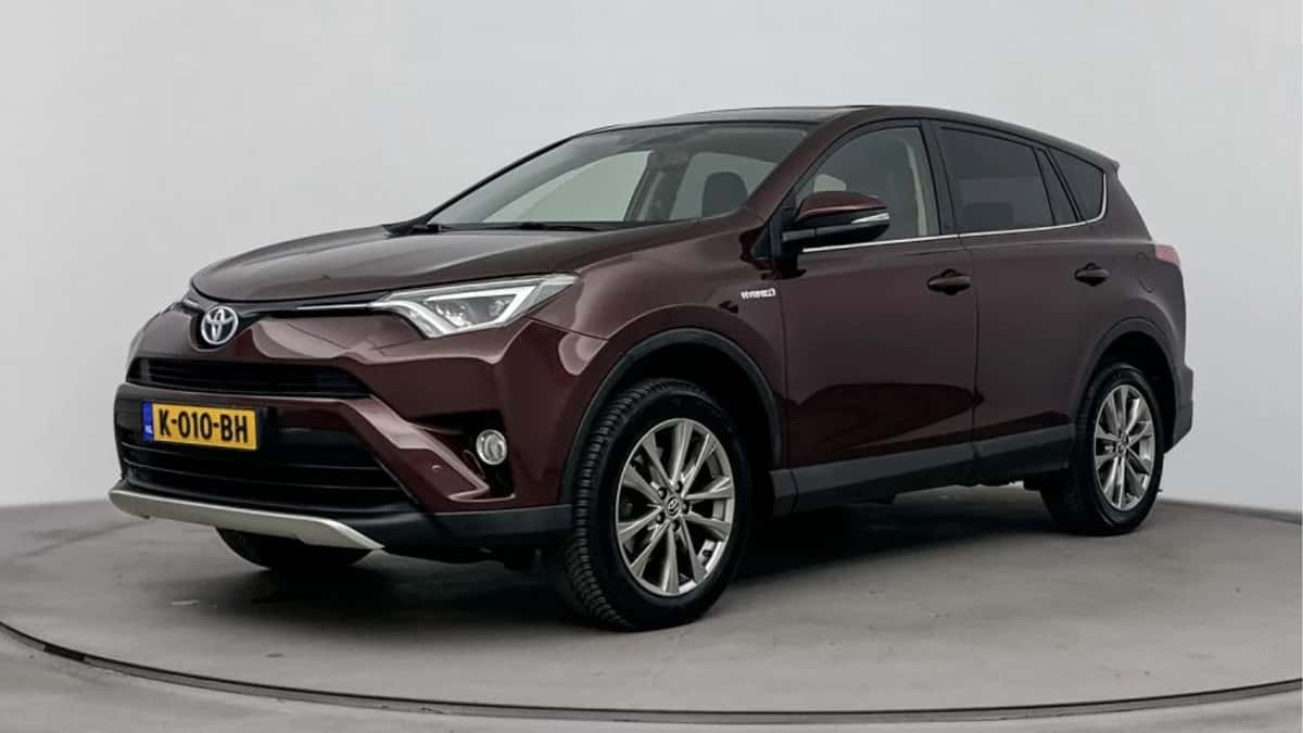Toyota RAV4 (2016) — foto 1