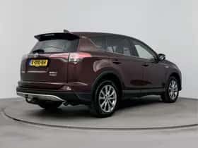 Toyota RAV4 (2016) thumbnail 2
