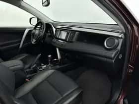 Toyota RAV4 (2016) thumbnail 5