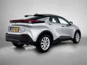 Toyota C-HR (2024) thumbnail 2