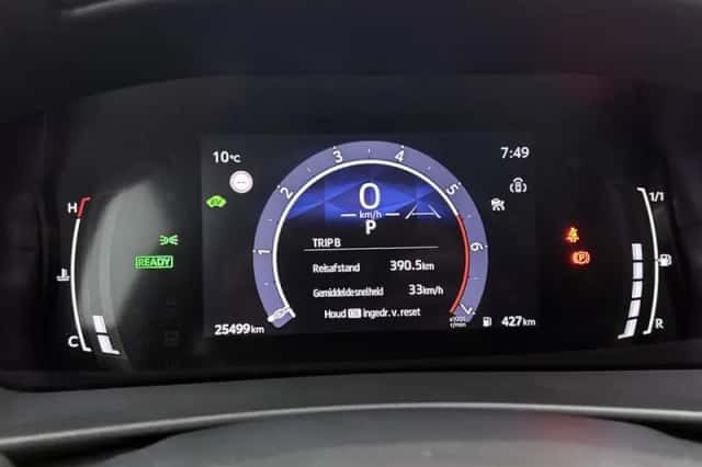 Toyota C-HR (2024) thumbnail 6