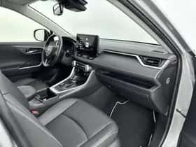 Toyota RAV4 (2024) thumbnail 6