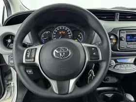 Toyota Yaris (2019) thumbnail 15