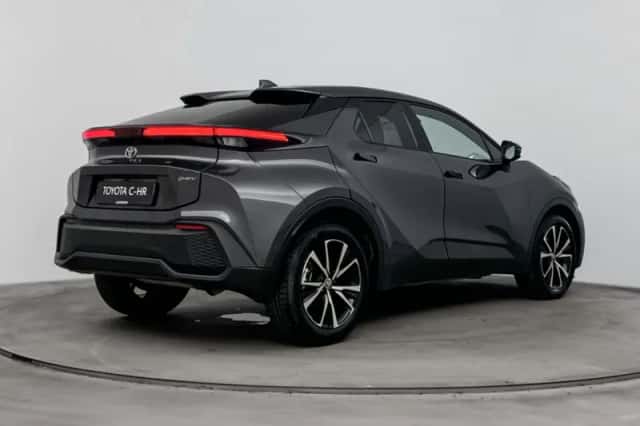 Toyota C-HR (2025) thumbnail 2