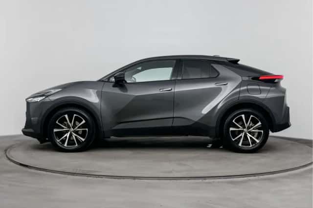 Toyota C-HR (2025) thumbnail 3