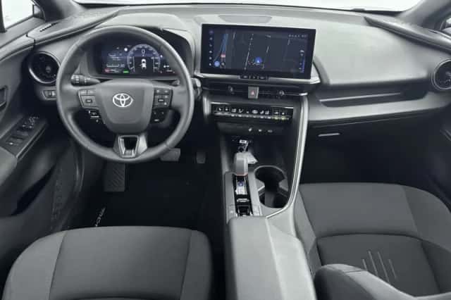 Toyota C-HR (2025) thumbnail 4