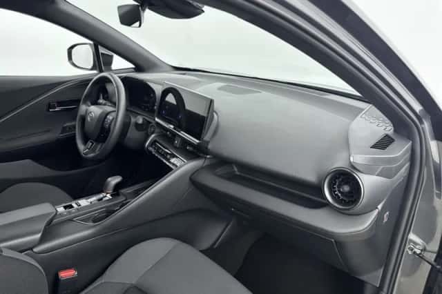 Toyota C-HR (2025) thumbnail 6