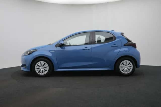 Toyota Yaris (2021) thumbnail 3