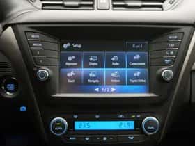 Toyota Avensis (2016) thumbnail 35