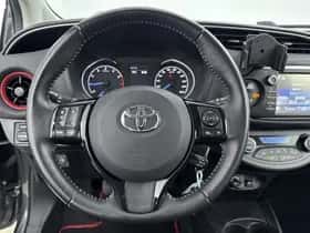 Toyota Yaris (2017) thumbnail 17