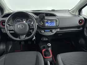 Toyota Yaris (2017) thumbnail 4