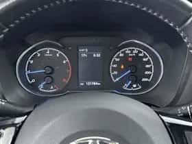 Toyota Yaris (2017) thumbnail 5